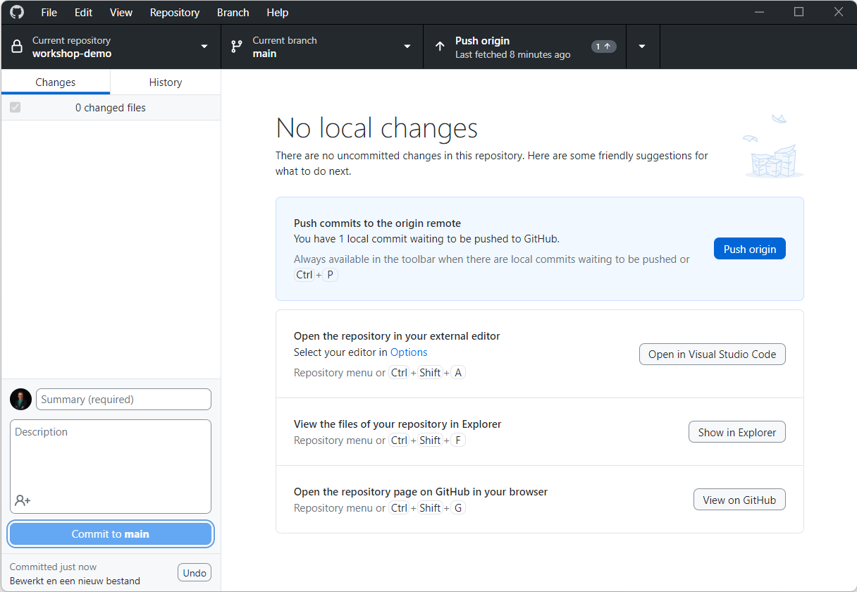 GitHub Desktop ziet dat er lokale commits zijn die je nog niet gedeeld hebt en geeft dus Push origin als hoofdactie op de fetch/push/pull knop.